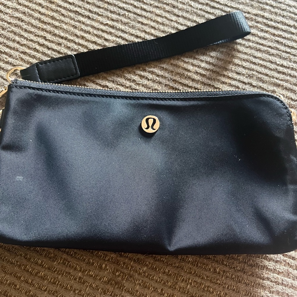 lululemon wallet black *price drop!!*